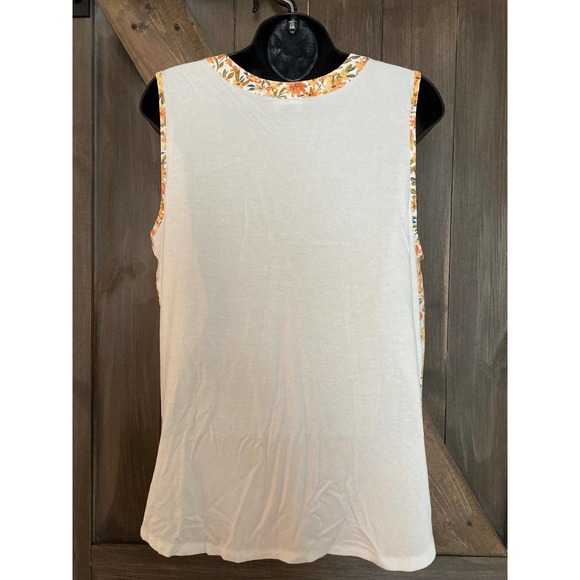 Sleeveless Floral Blouse - Picture 3 of 6